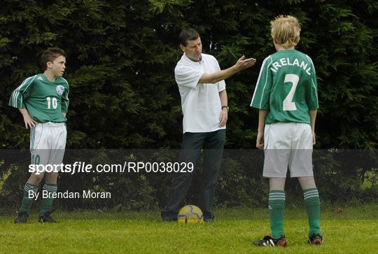 Denis Irwin passes on tips to Irish team ahead of Danone Nations Cup World Final