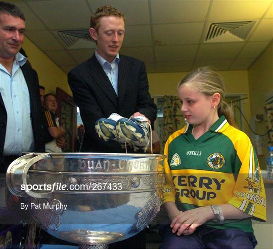 Kerry Team bring the Sam Maguire home