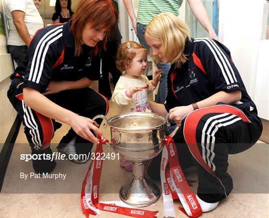 Cork Ladies Football Team Visit Our Lady's Hospital for Sick Children Crumlin