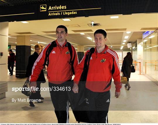 Munster players arrive at Toulouse  airport