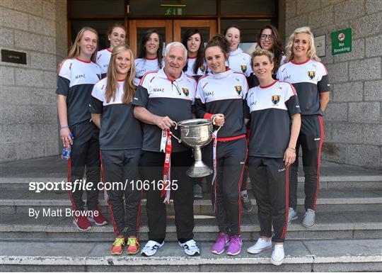 Victorious Cork Ladies Football ChampiVictorious Cork Ladies Gaelic team visit Crumlin Children's Hospital