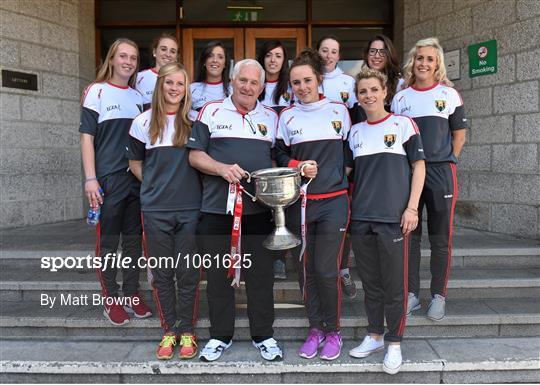 Victorious Cork Ladies Football ChampiVictorious Cork Ladies Gaelic team visit Crumlin Children's Hospital Victorious Cork Ladies Football ChampiVictorious Cork Ladies Gaelic team visit Crumlin Children's Hospital