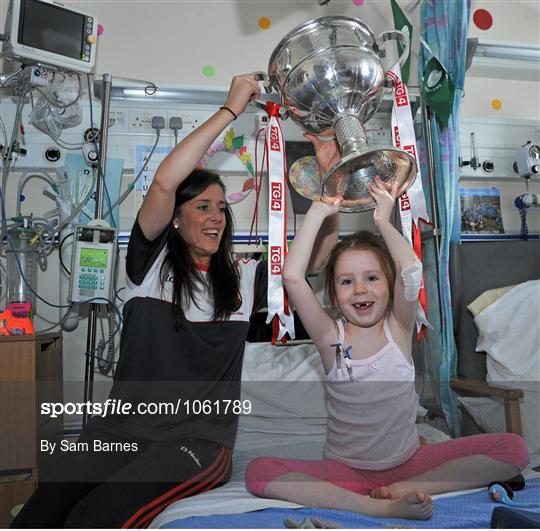 Victorious Cork Ladies Gaelic team visit Temple Street Hospital