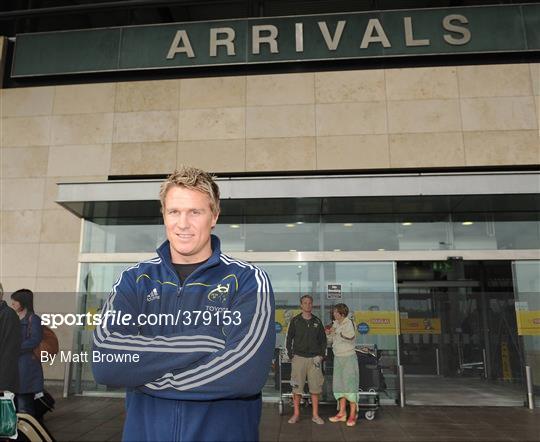 New Munster signing Jean de Villiers Arrives in Ireland