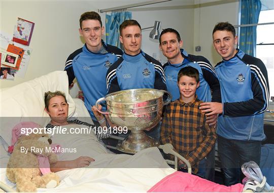 Dublin footballers visit Beaumont Hospital