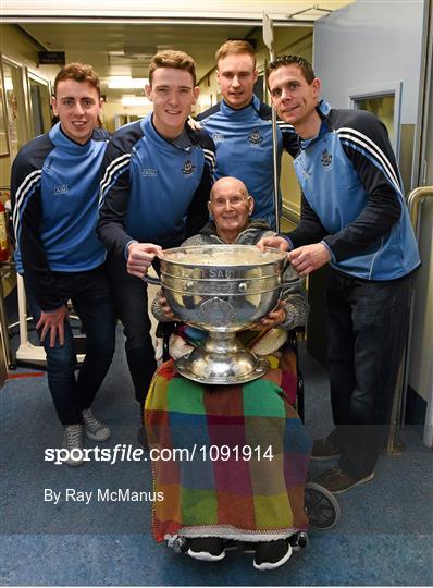 Dublin footballers visit Beaumont Hospital