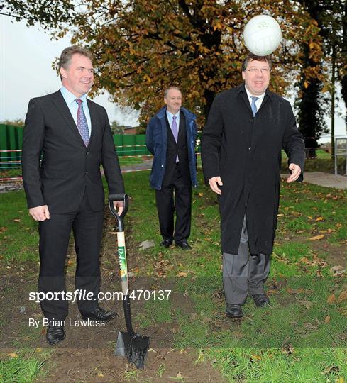 An Taoiseach Brian Cowen at 'Turning of the Sod'  for the New Parnells’ GAA club Development