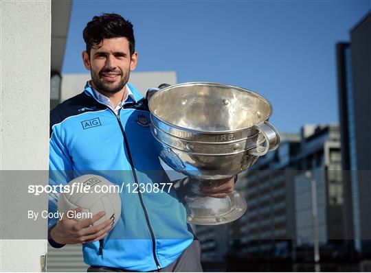 Sam Maguire and Dublin players visit AIG