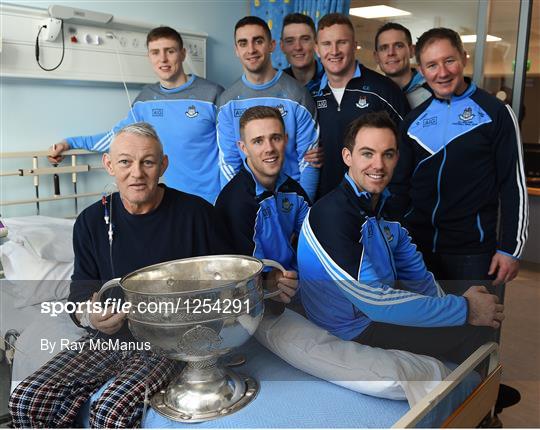 Dublin Football team visit to Beaumont Hospital