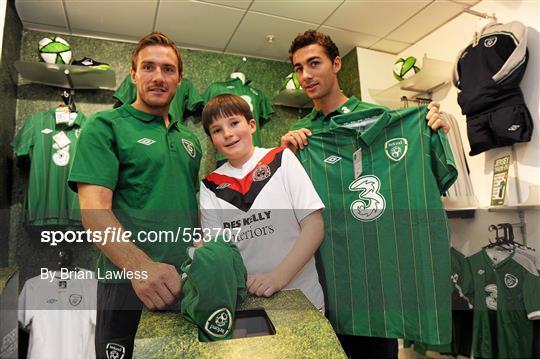 Republic of Ireland's Stephen Kelly and Liam Lawrence Trade In their old Ireland jerseys