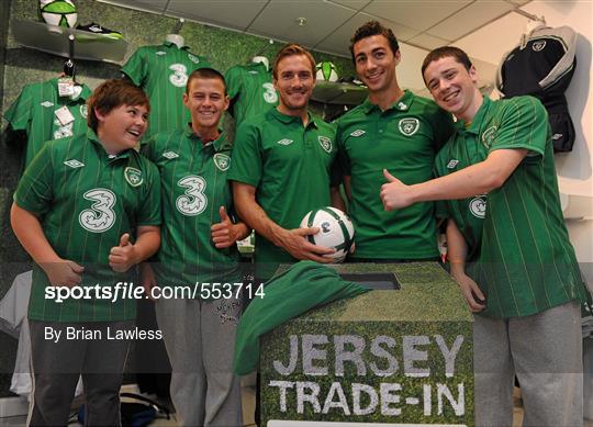 Republic of Ireland's Stephen Kelly and Liam Lawrence Trade In their old Ireland jerseys Republic of Ireland's Stephen Kelly and Liam Lawrence Trade In their old Ireland jerseys