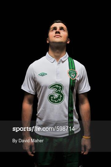 Three launches the new Umbro Ireland away jersey