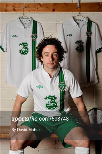 Three launches the new Umbro Ireland away jersey