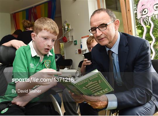 Republic of Ireland manager Martin O'Neill visits LauraLynn Children's Hospice